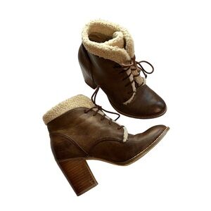 Women’s size 6 bootie with faux fur lining. Gently used. Smoke free household.
